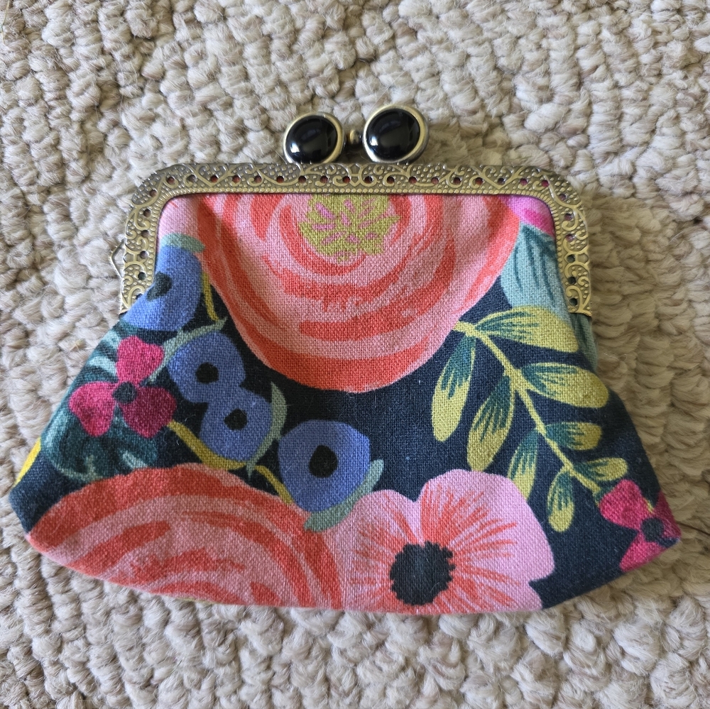 Kiki And Syds Floral Kiss-Lock Debit Card/Coin Purse - Coral Pink & Black